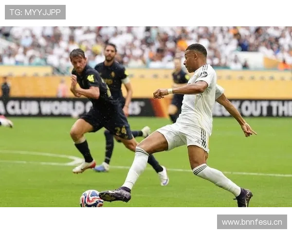 皇马中锋短缺问题持续，对赛季竞争格局产生实质性影响