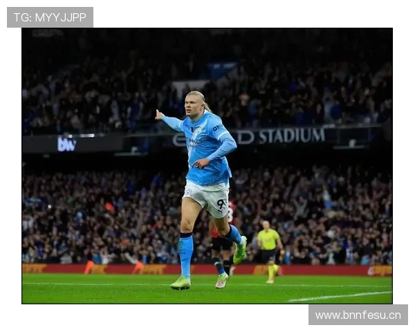 哈兰德在路边小店结账，收银员看到账单愣住了，店里都安静了