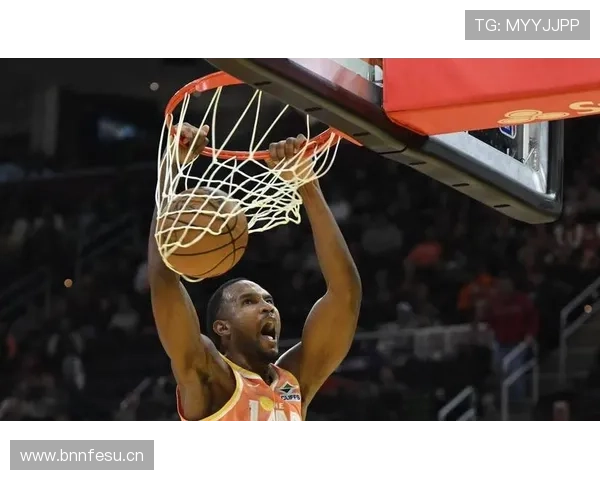 埃文·莫布里挡拆制造高效率得分拉开与对手内线差距