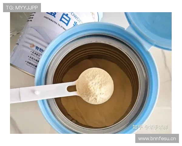 莱万训练完回家连水都不喝，冰箱里全是蛋白粉